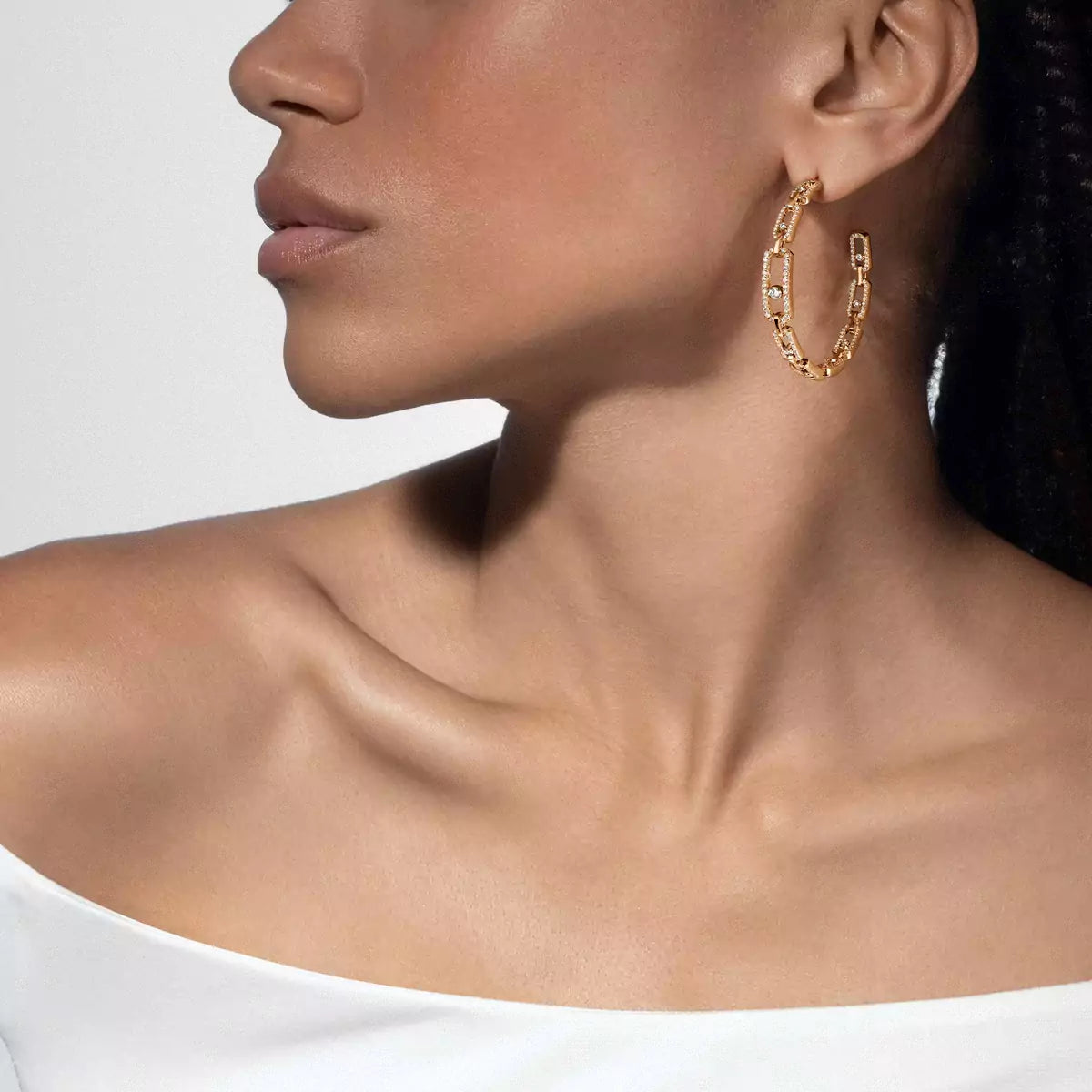 {
"⭐Shinejoy": "⭐シャインジョイ",
"Move Link Diamond Hoop Earrings": "ムーブリンク ダイヤモンド フープピアス"
}