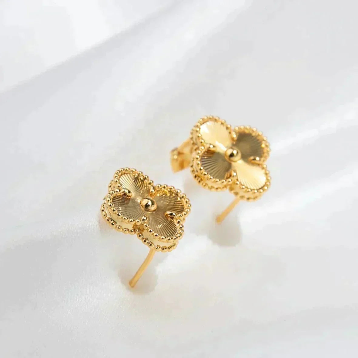 [⭐Shinejoy]CLOVER MEDIUM 1 MOTIFS LASER EARRINGS