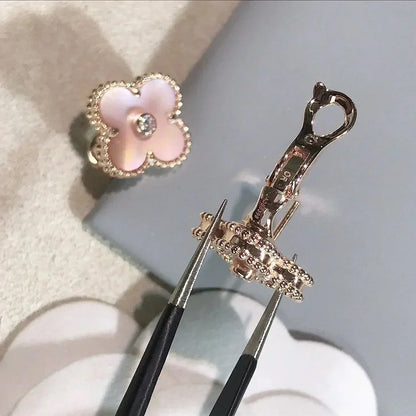 [⭐Shinejoy]クローバー ミディアム 1モチーフ ピンクマザーオブパール ダイヤモンドピアス