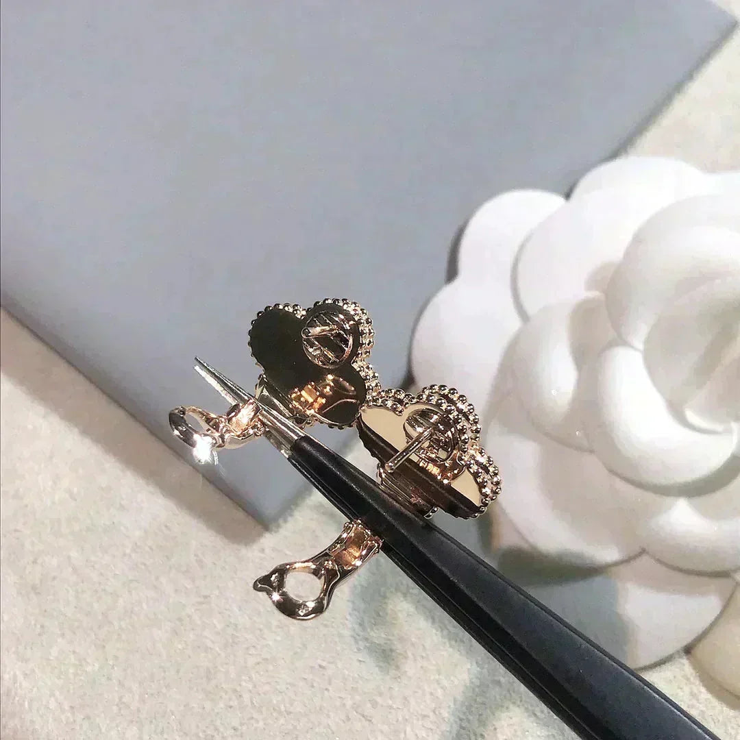 [⭐Shinejoy]クローバー ミディアム 1モチーフ ピンクマザーオブパール ダイヤモンドピアス