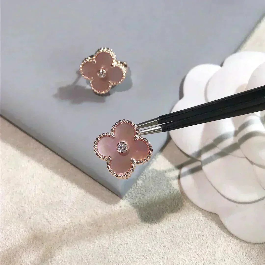 [⭐Shinejoy]クローバー ミディアム 1モチーフ ピンクマザーオブパール ダイヤモンドピアス
