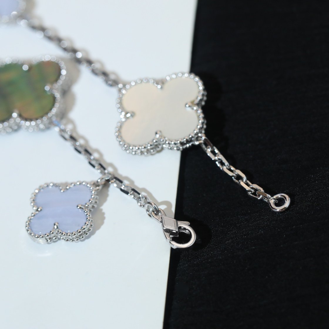 {
  "⭐Shinejoy": "CLOVER BRACELET 5 MOTIFS MOP CHALCEDONY SILVER"
}