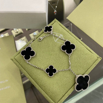 {
  "⭐Shinejoy": "CLOVER 5 MOTIFS SIVLER ONYX BRACELET"
}