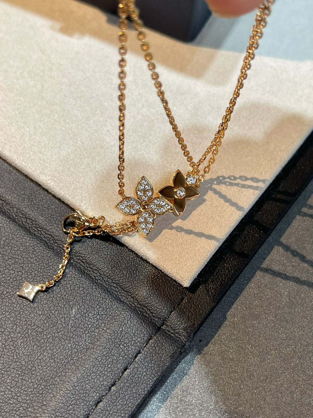 {
  "⭐Shinejoy": "スターブロッサム ネックレス ピンクゴールド ダイヤモンド"
}