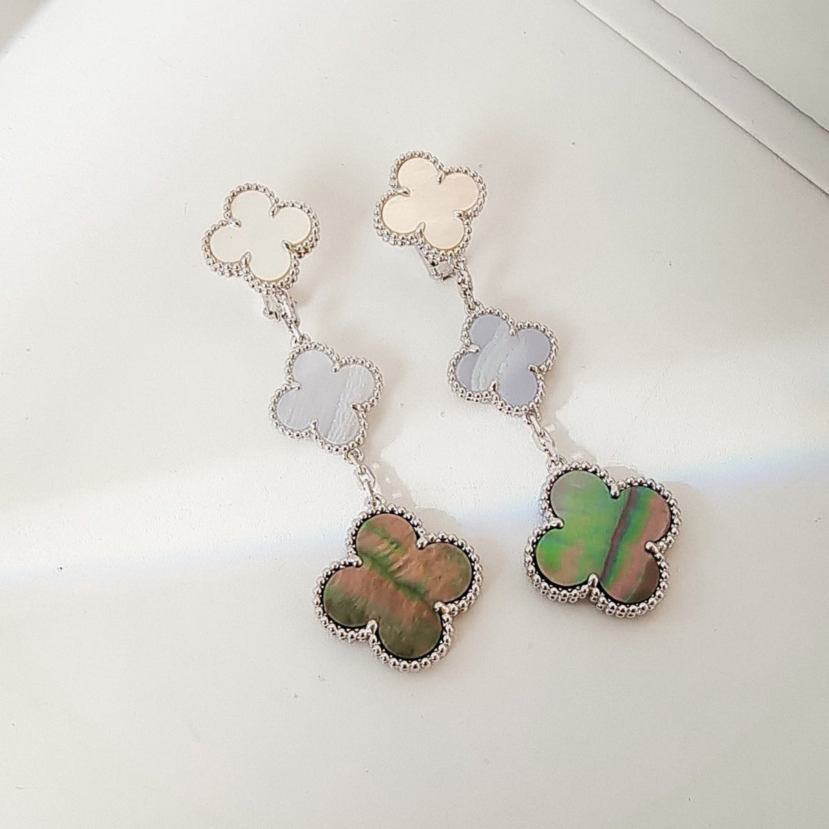 [⭐Shinejoy]CLOVER 3 MOTIVE CHALCEDON DUNKEL PERLMUTT SILBER OHRRINGE
