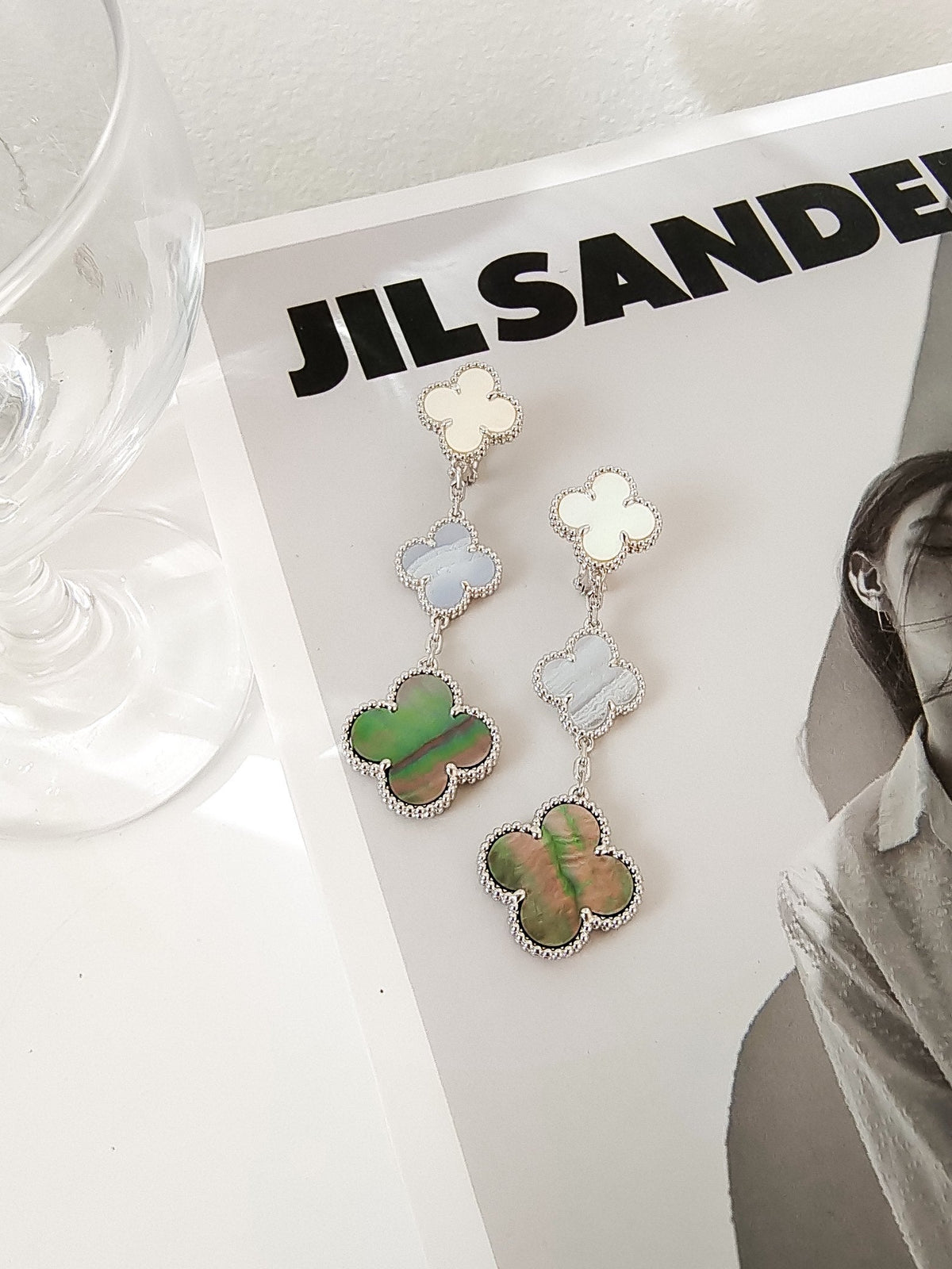 [⭐Shinejoy]CLOVER 3 MOTIVE CHALCEDON DUNKEL PERLMUTT SILBER OHRRINGE