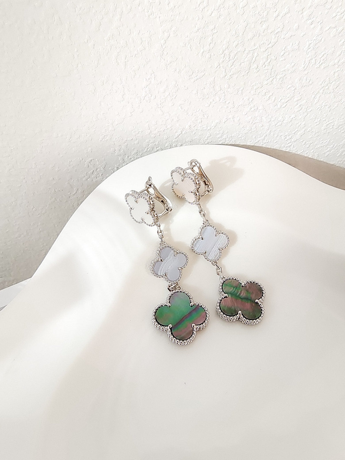 [⭐Shinejoy]CLOVER 3 MOTIVE CHALCEDON DUNKEL PERLMUTT SILBER OHRRINGE