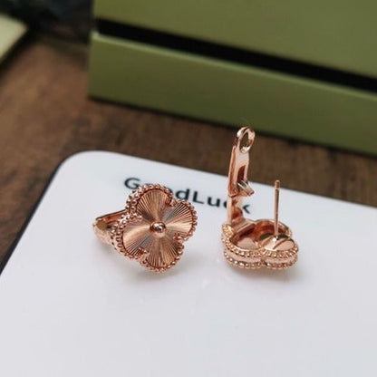 [⭐Shinejoy]クローバー ミディアム スタッドピアス
