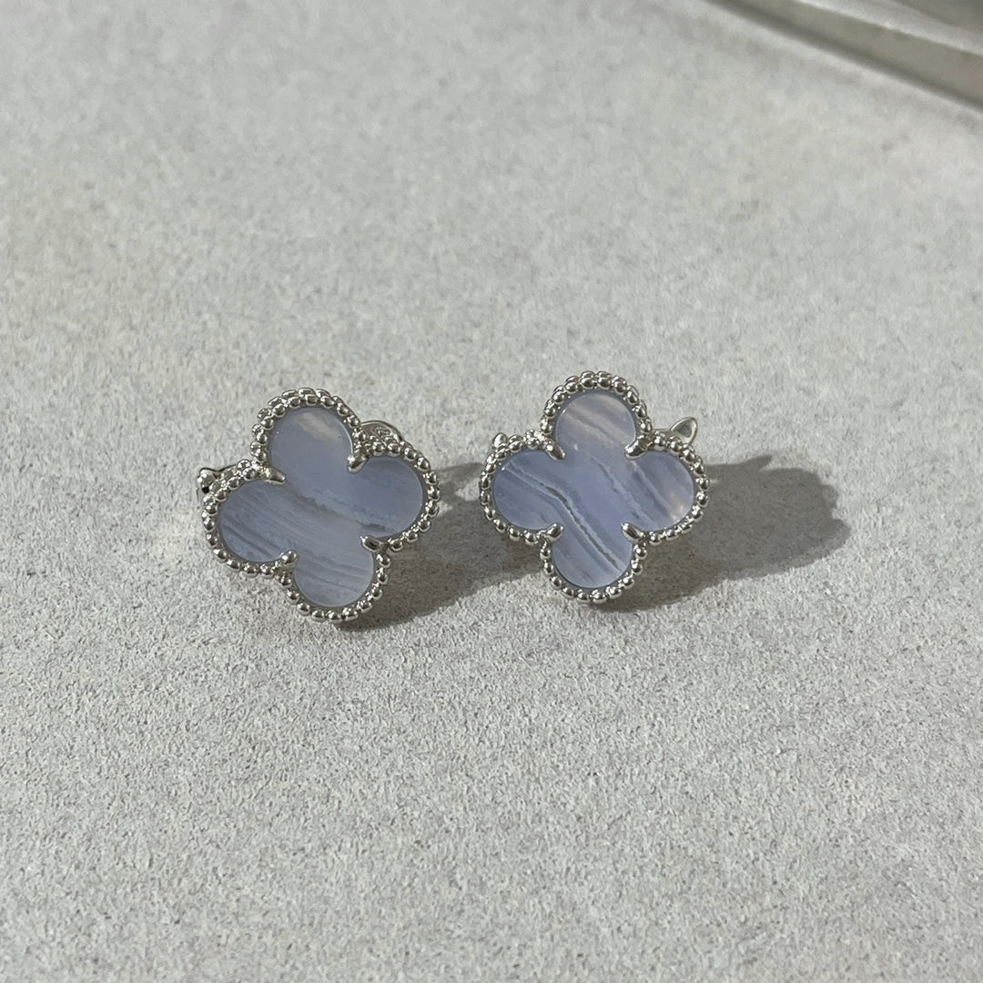 [⭐Shinejoy]クローバーカルセドニーシルバースタッドピアス