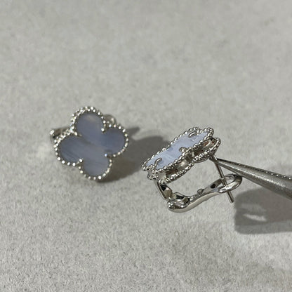 [⭐Shinejoy]クローバーカルセドニーシルバースタッドピアス