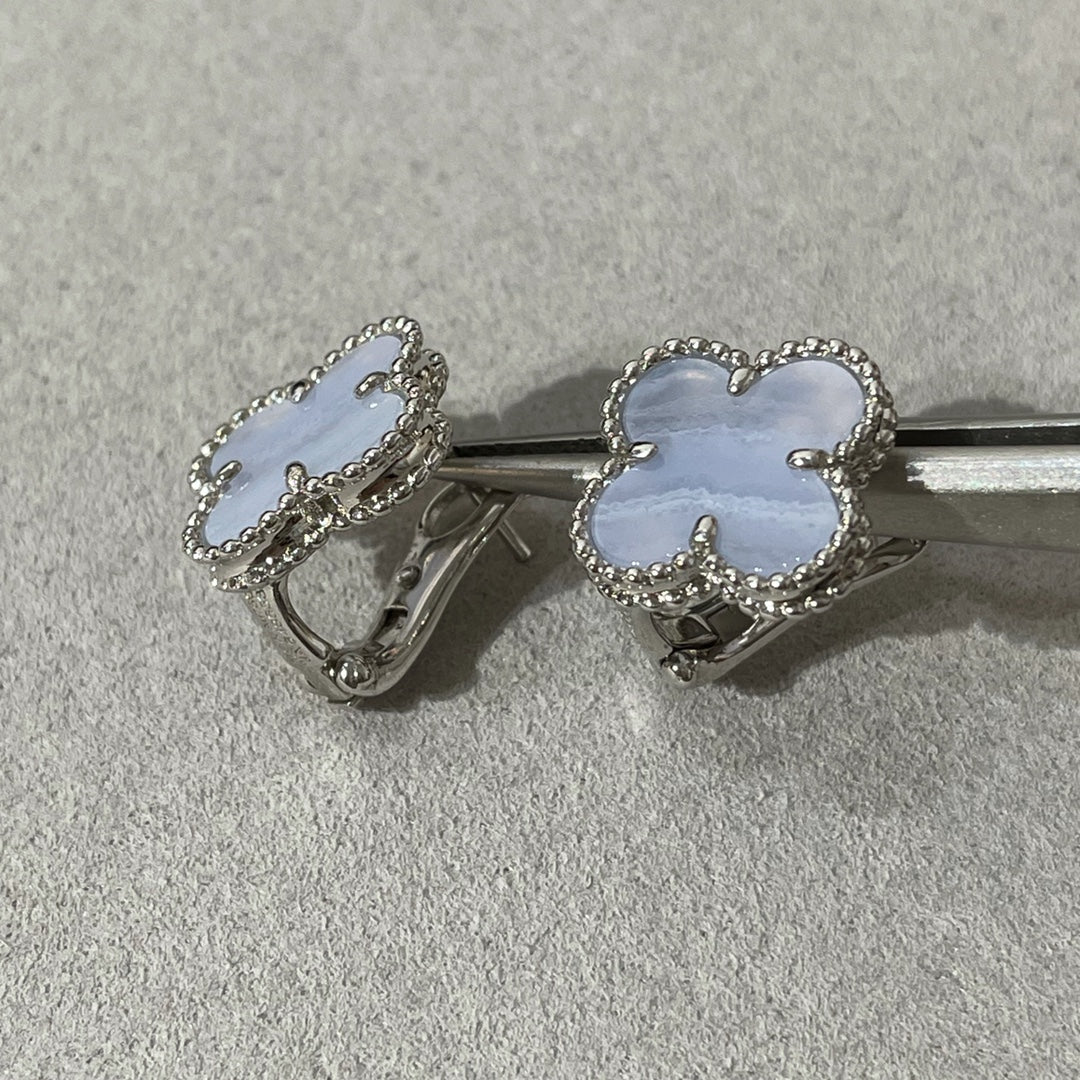 [⭐Shinejoy]クローバーカルセドニーシルバースタッドピアス