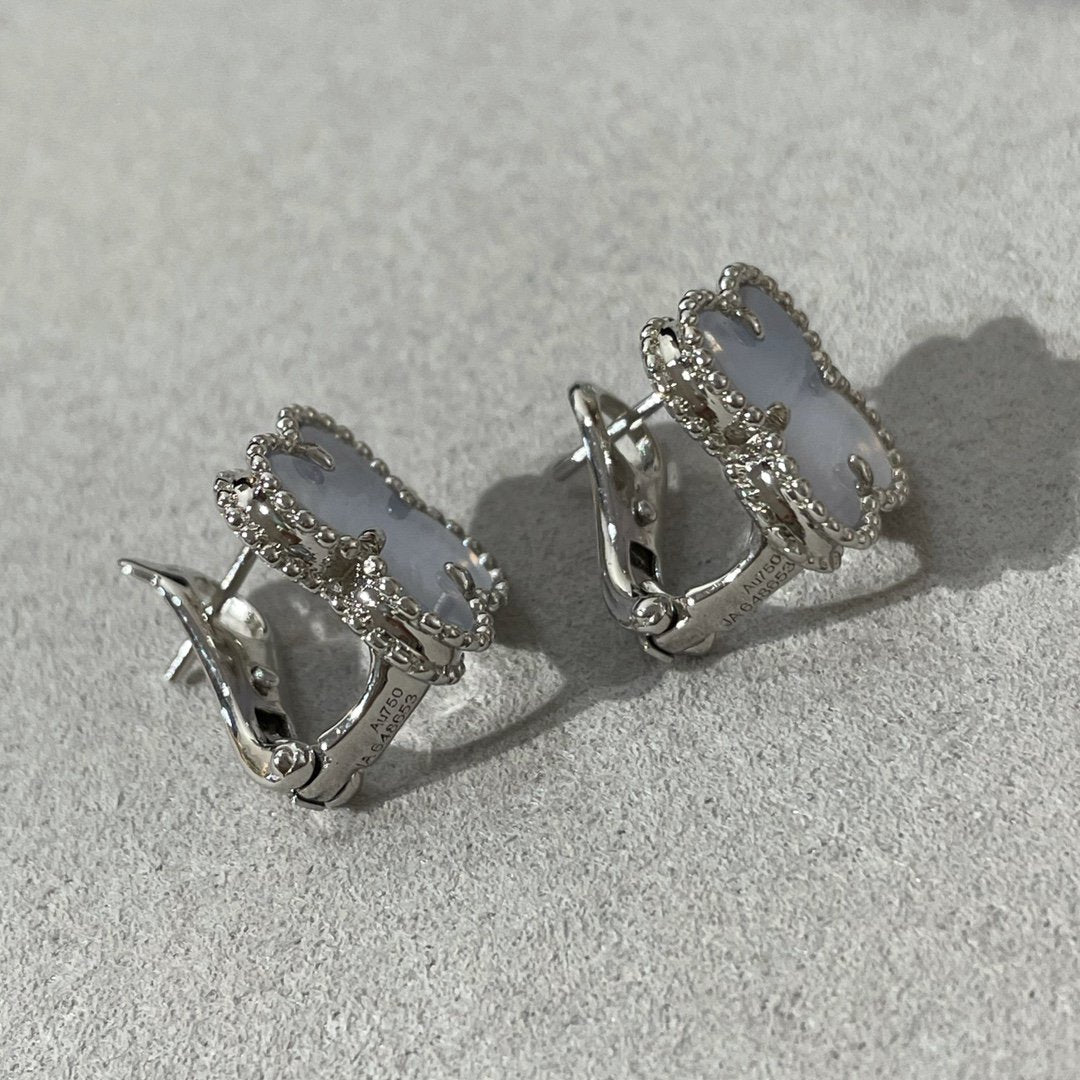 [⭐Shinejoy]クローバーカルセドニーシルバースタッドピアス