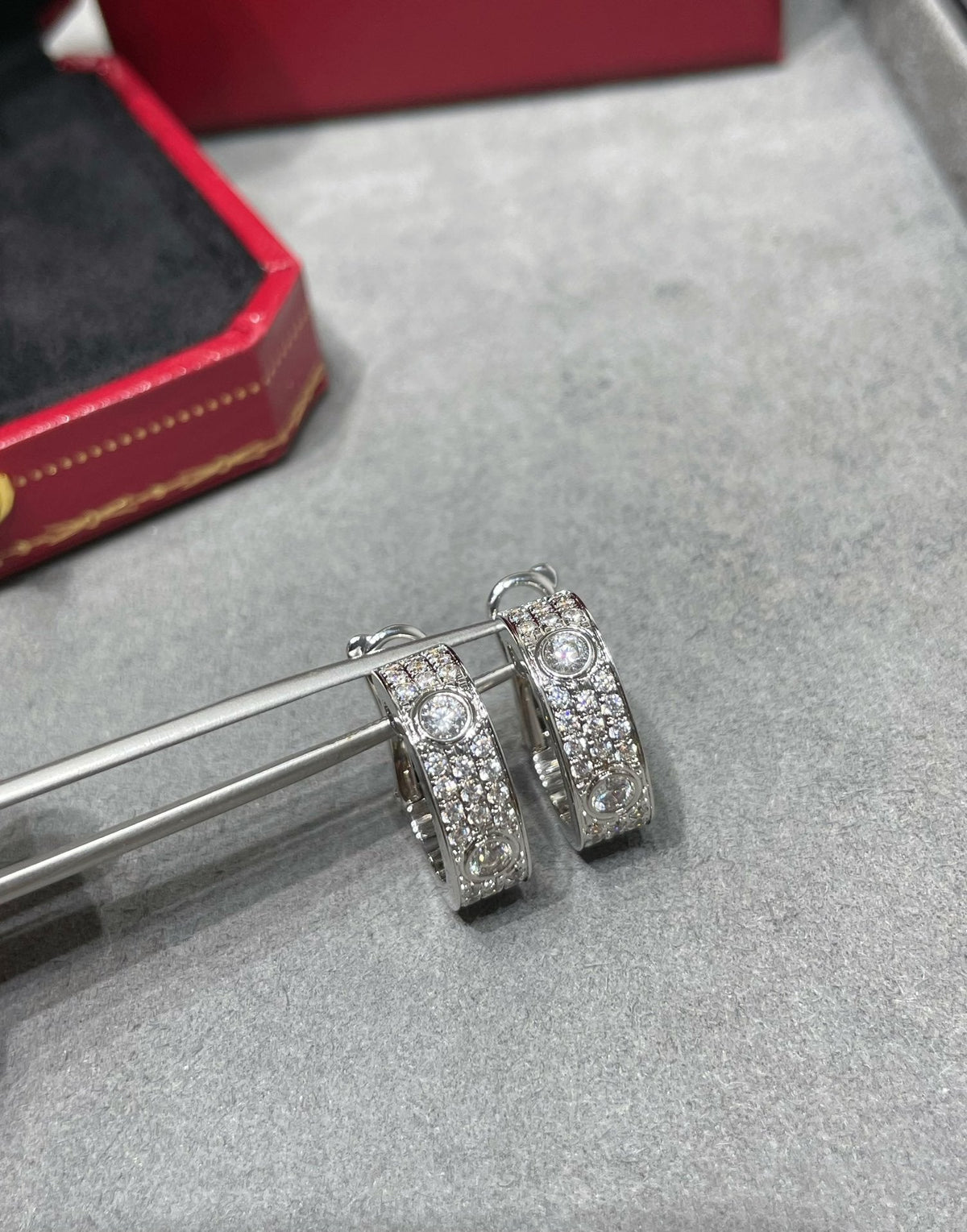 [⭐Shinejoy]LOVE 5.5MM ダイヤモンドパヴェピアス