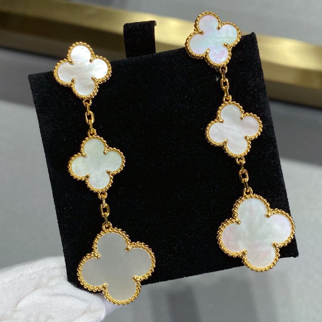 [⭐Shinejoy]クローバー モチーフ 3連 ゴールドピアス