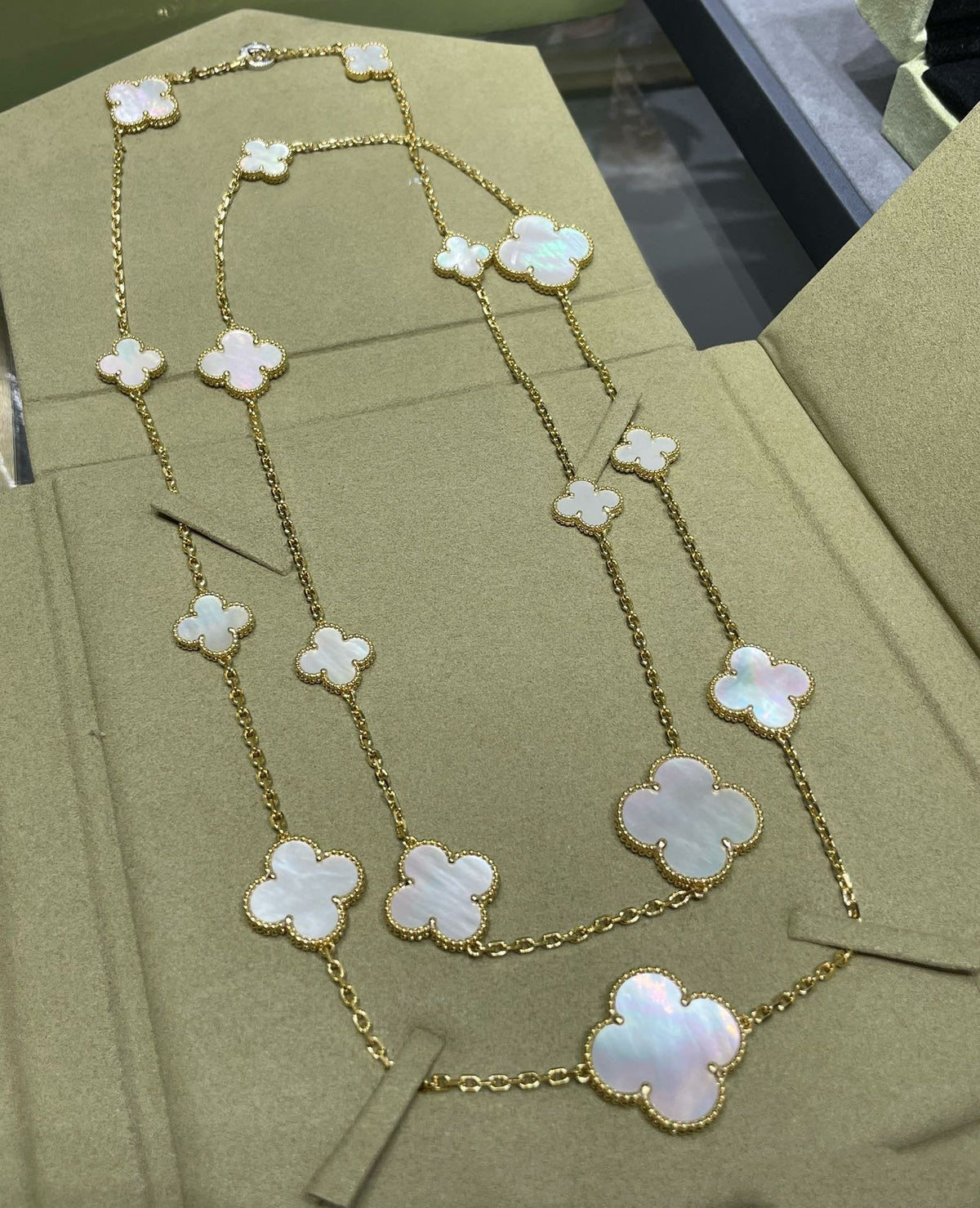 [⭐Shinejoy]CLOVER 16モチーフ ホワイトマザーオブパール ゴールドネックレス