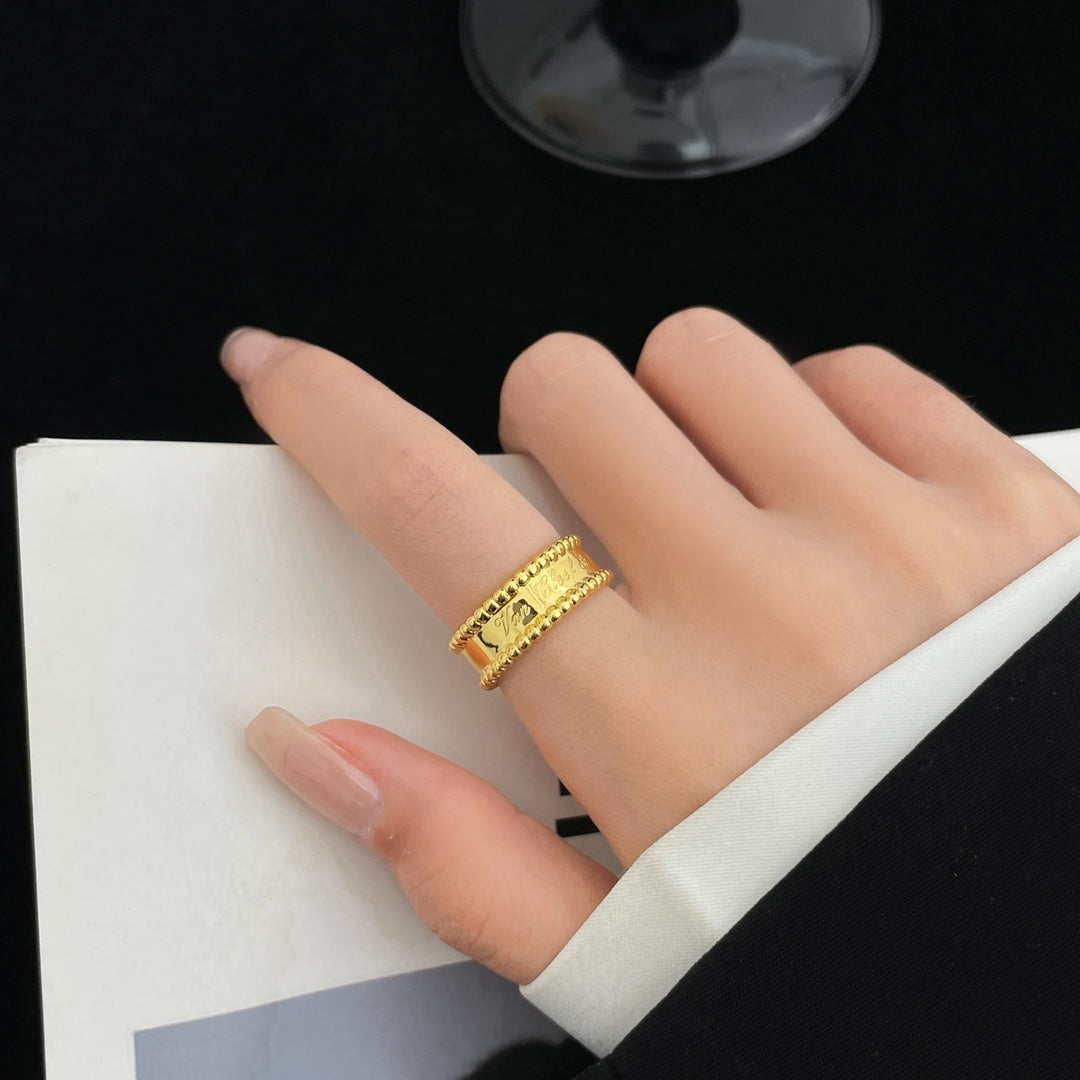 {
  "[⭐Shinejoy]PERLEE SIGNATURE RING": "[⭐Shinejoy]ペルレ シグネチャー リング"
}