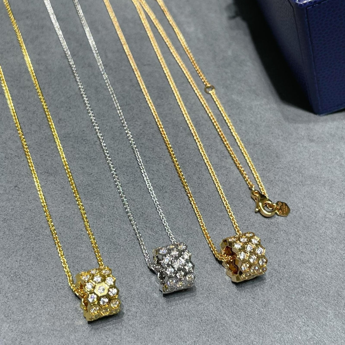 [⭐Shinejoy]BEE LOVE DIAMOND PAVED 3-REIHIGE HALSKETTE