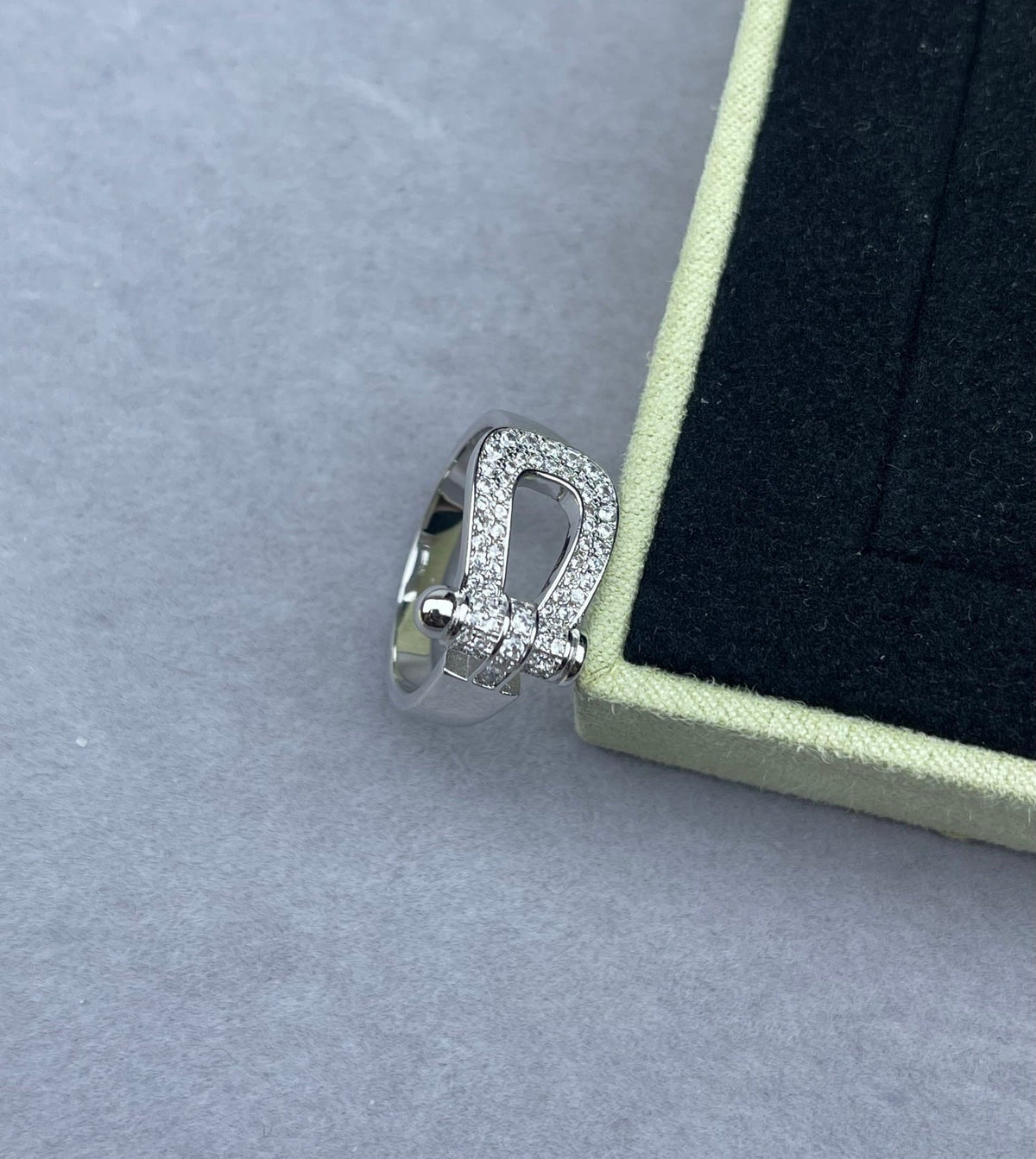 [⭐Shinejoy]Wide Hoof-Shaped Diamond-Studded Ring