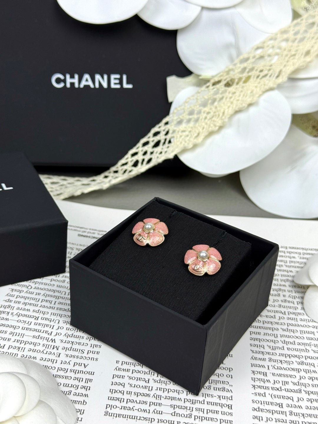 [⭐Shinejoy]26C Ohrstecker mit rosa Kamelienblüte, Perle und Emaille