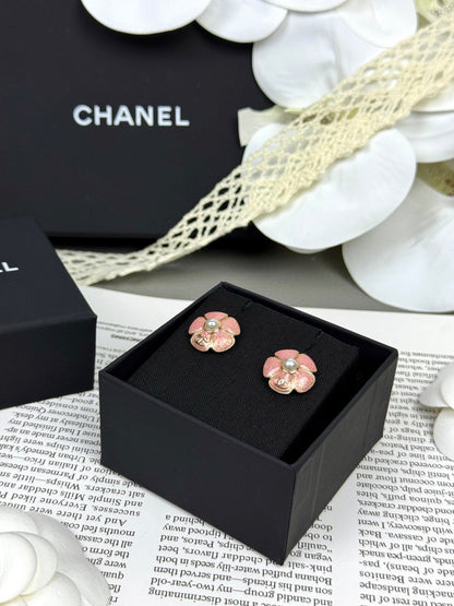 [⭐Shinejoy]26C Ohrstecker mit rosa Kamelienblüte, Perle und Emaille