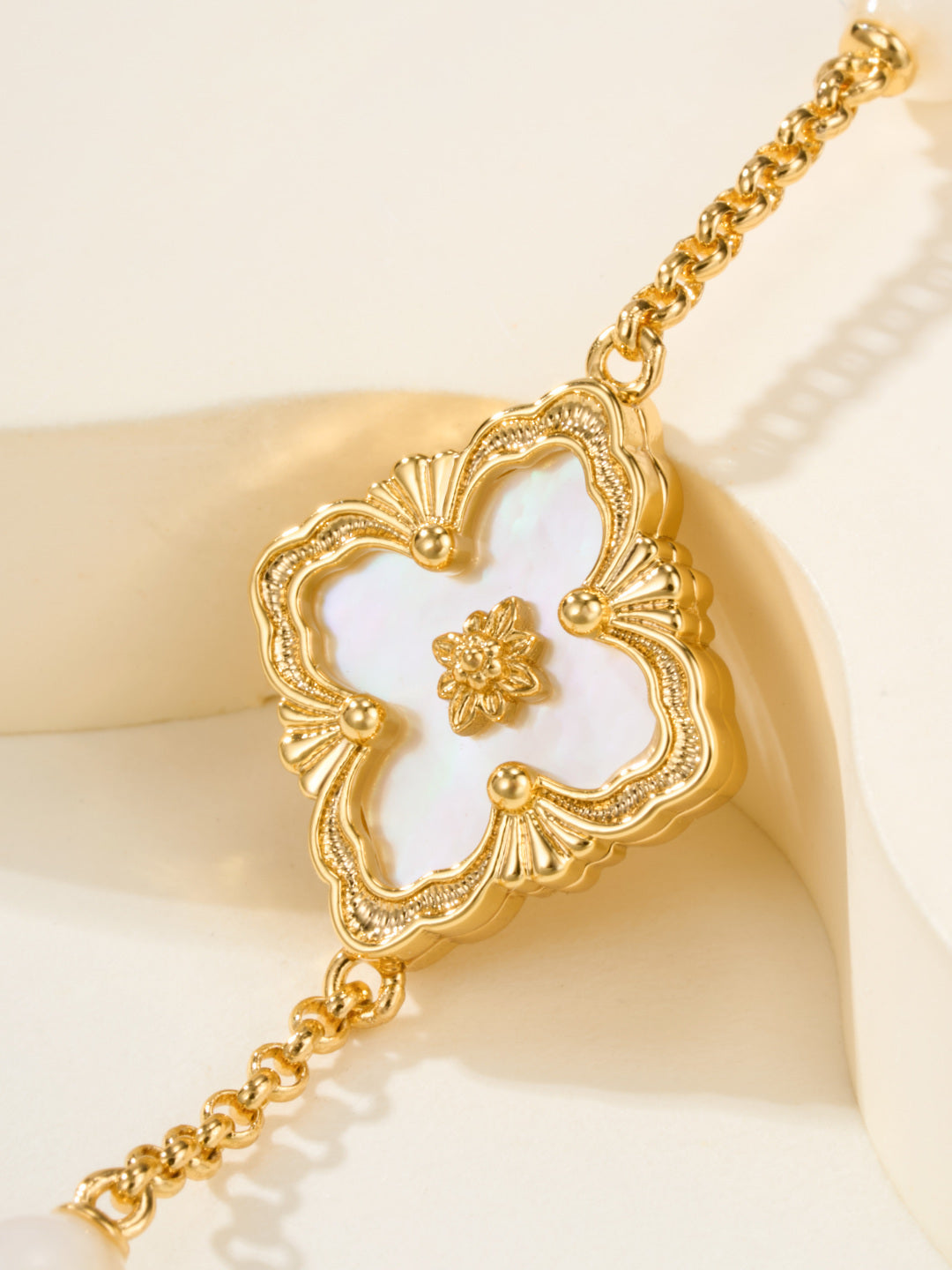 [⭐Shinejoy]B.C.L ENAMELED Three-Flower Bracelet（Trumpet)