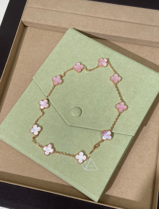 [⭐Shinejoy Jewellery] 10枚のクローバーデザインのピンクネックレス