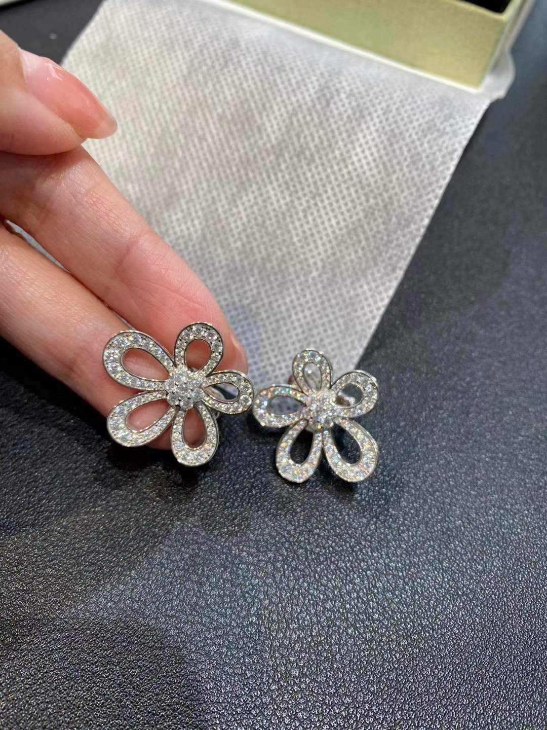 [⭐Shinejoy]フラワーレースピアス フルダイヤモンド