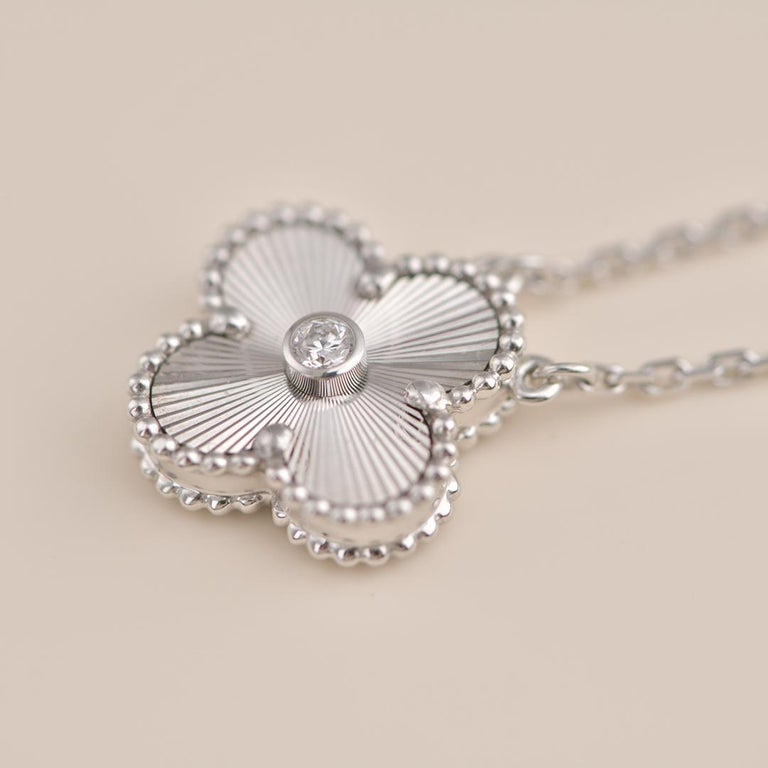 [⭐Shinejoy]クローバー 15MM ダイヤモンドレーザーネックレス シルバー