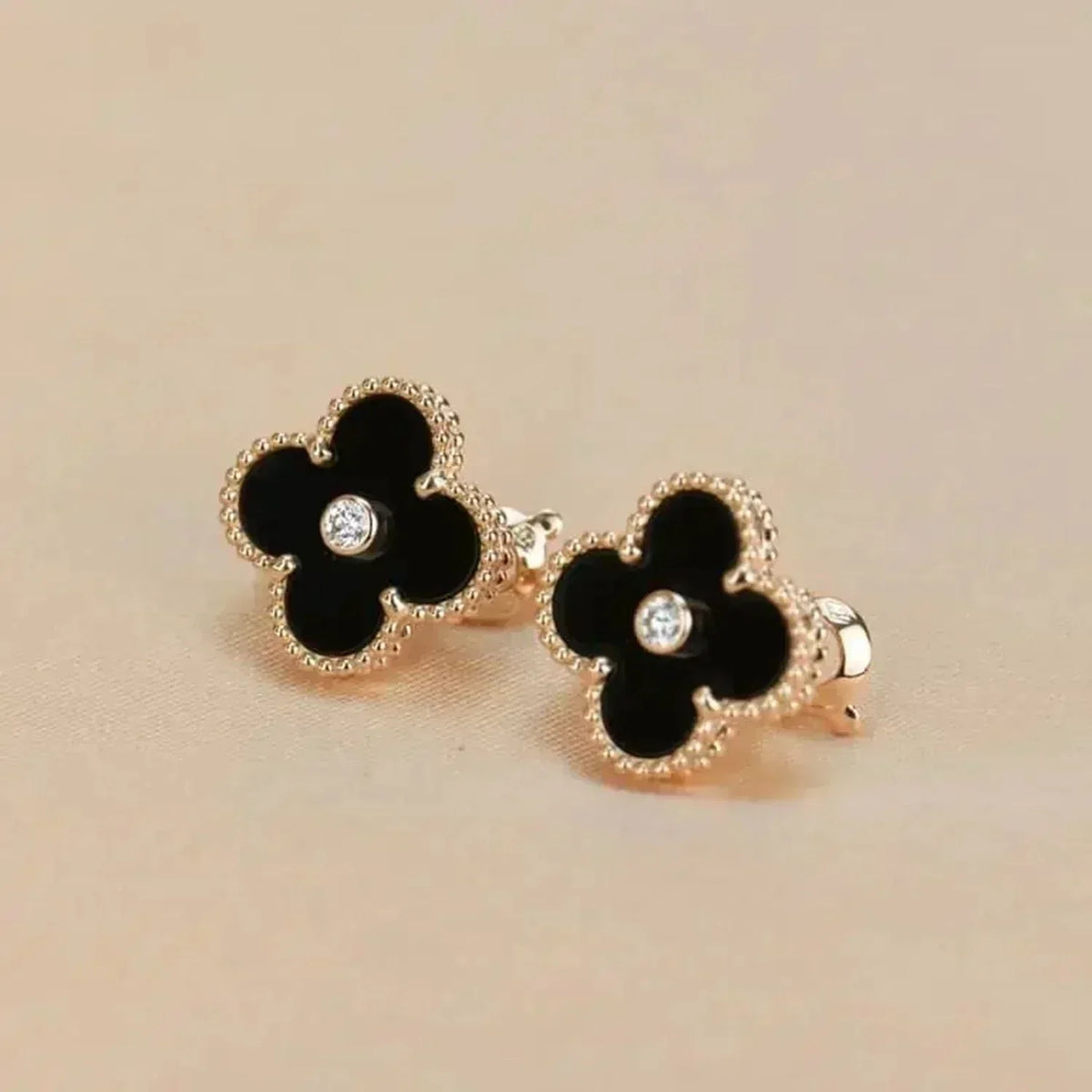 [⭐Shinejoy]クローバー ミディアム 1モチーフ オニキス ダイヤモンド ピアス