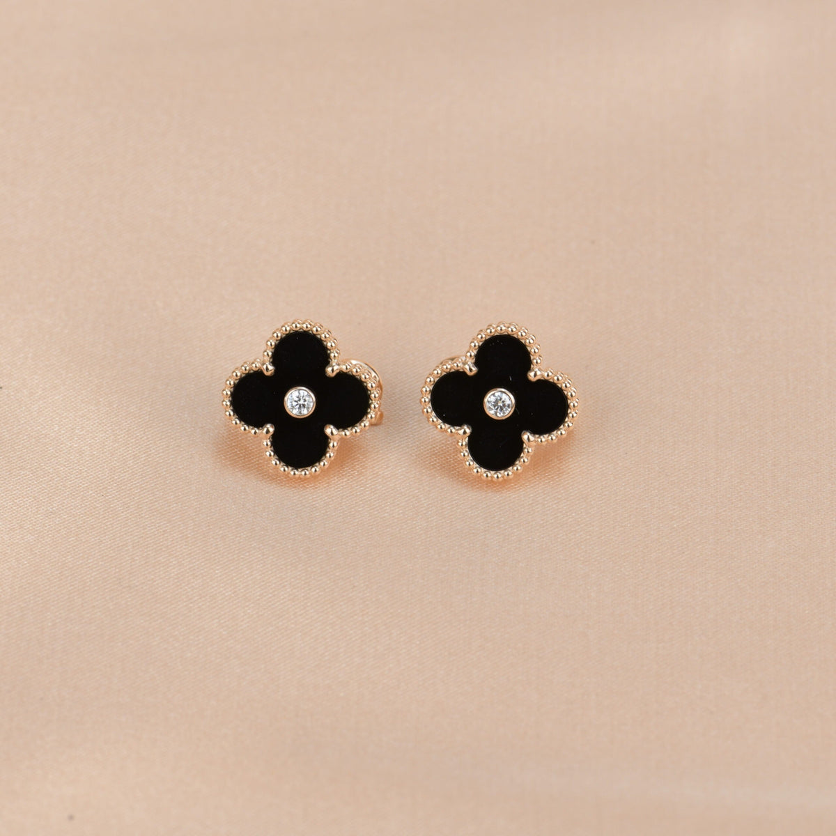 [⭐Shinejoy]クローバー ミディアム 1モチーフ オニキス ダイヤモンド ピアス
