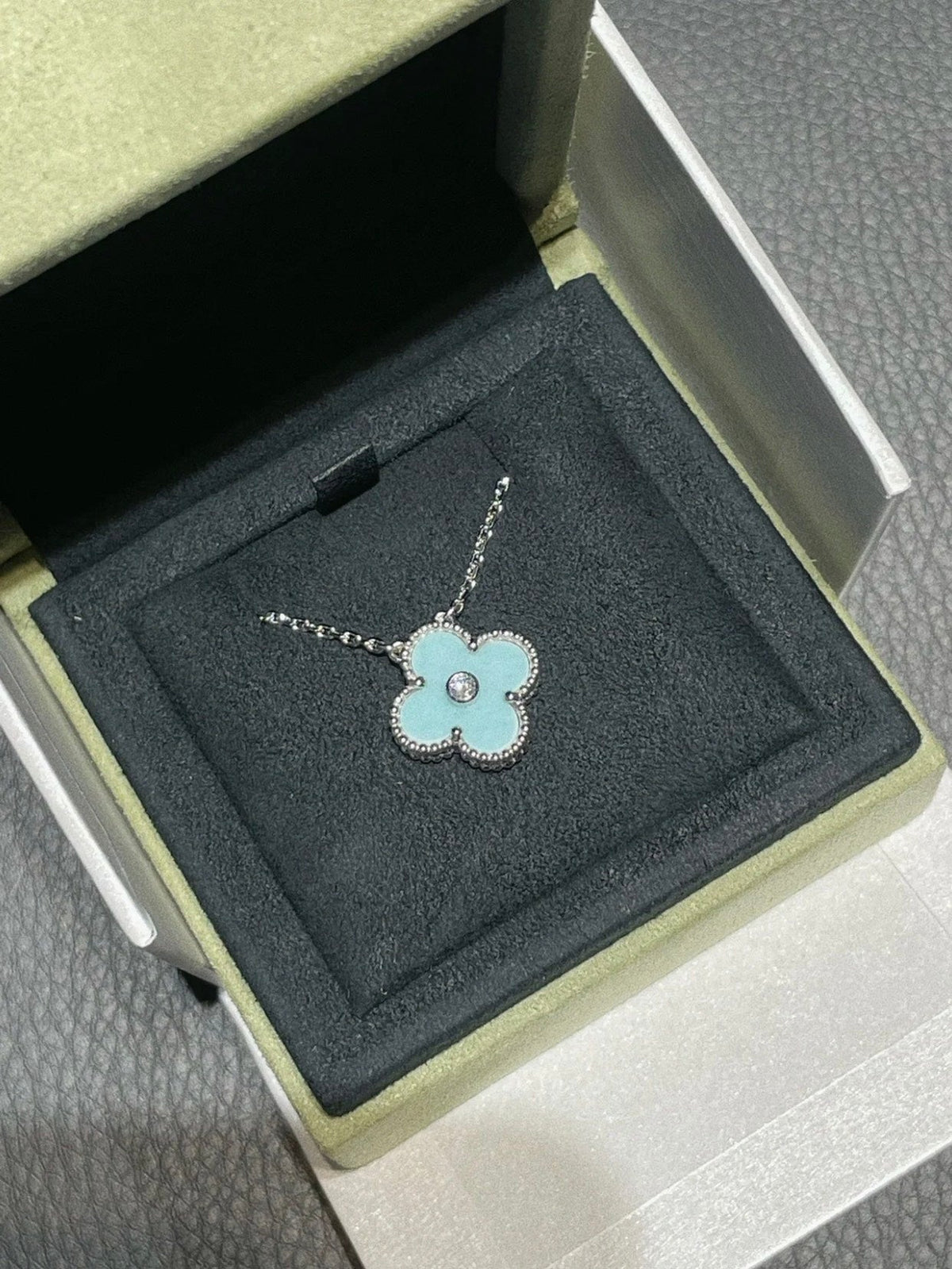 [⭐Shinejoy]クローバー 1粒ダイヤモンド ライトブルー シルバーネックレス