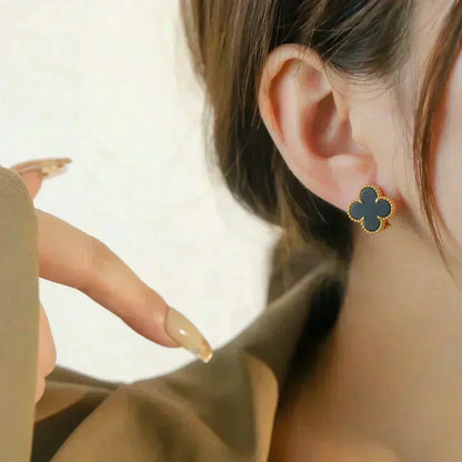 [⭐Shinejoy]クローバー ミディアム 1モチーフ オニキス スタッドピアス