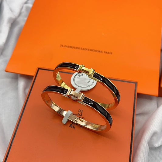 {
"⭐Shinejoy": "⭐Shinejoy",
"CLASSIC HM CLIC BLACK 8MM ENAMEL BRACELET": "クラシック HM クリック ブラック 8mm エナメルブレスレット"
}