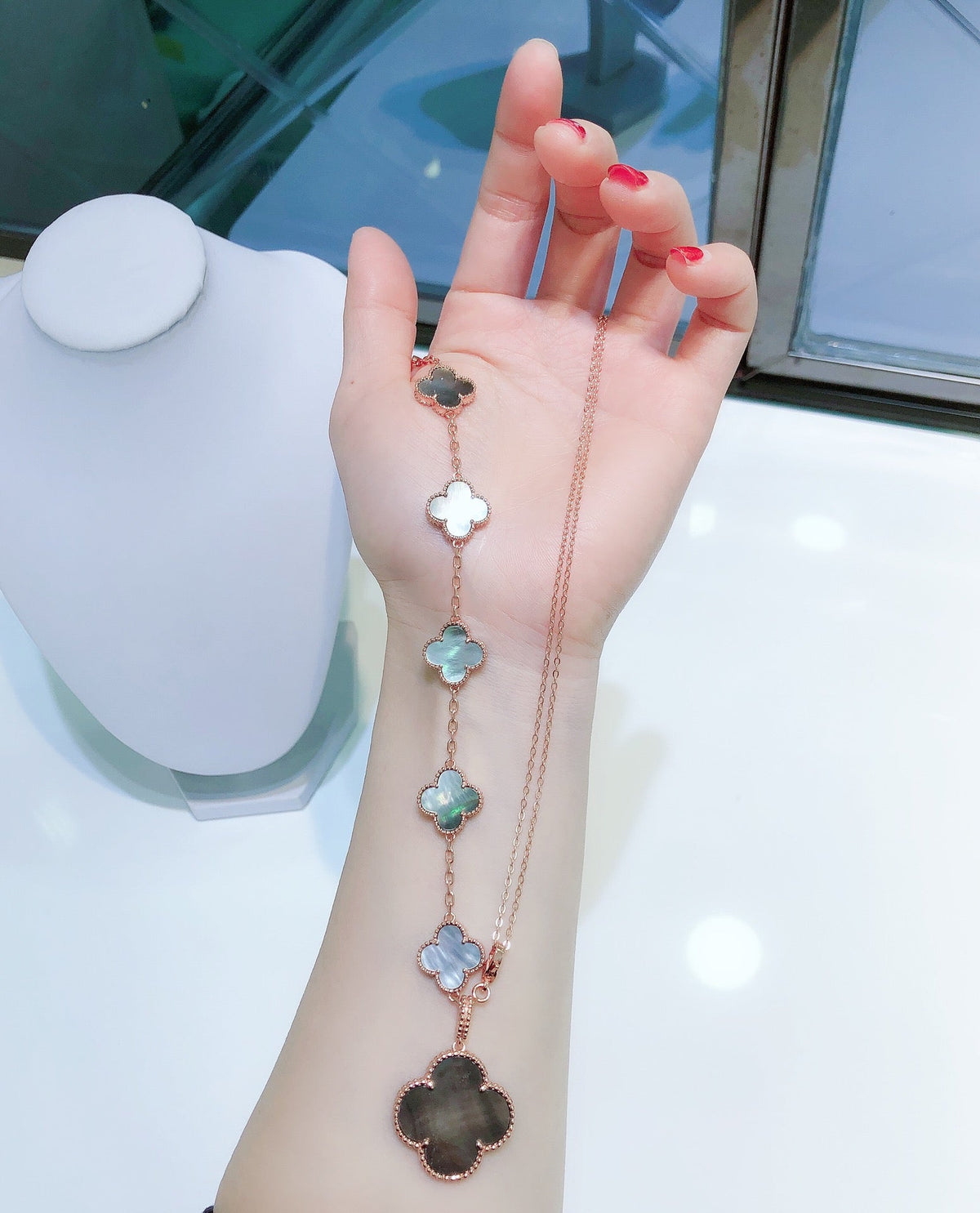 [⭐Shinejoy]KOMBINIERTES ARMBAND 5 MOTIVE UND HALSKETTE DUNKLES PERLMUTT ROSÉGOLD