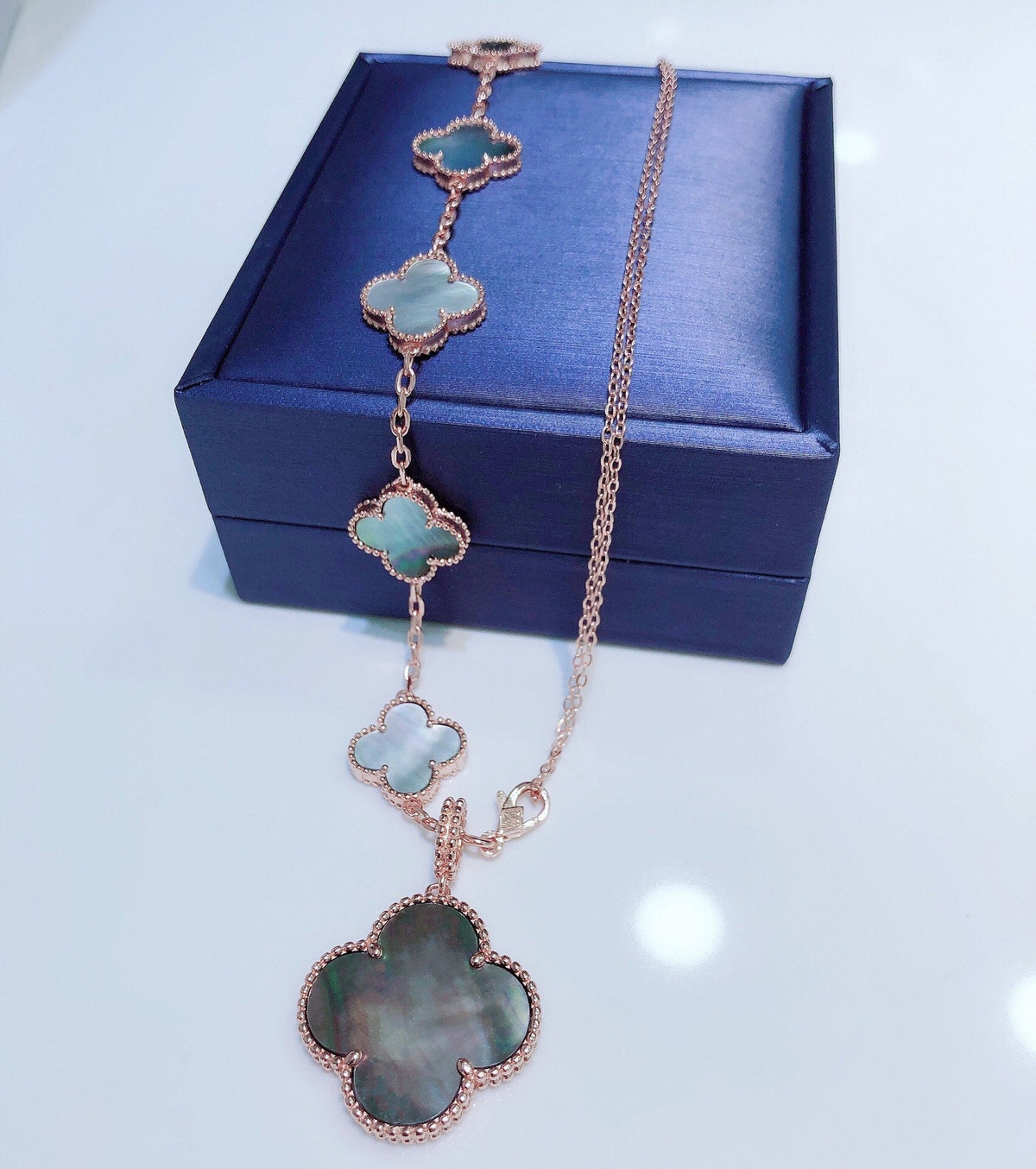 [⭐Shinejoy]KOMBINIERTES ARMBAND 5 MOTIVE UND HALSKETTE DUNKLES PERLMUTT ROSÉGOLD